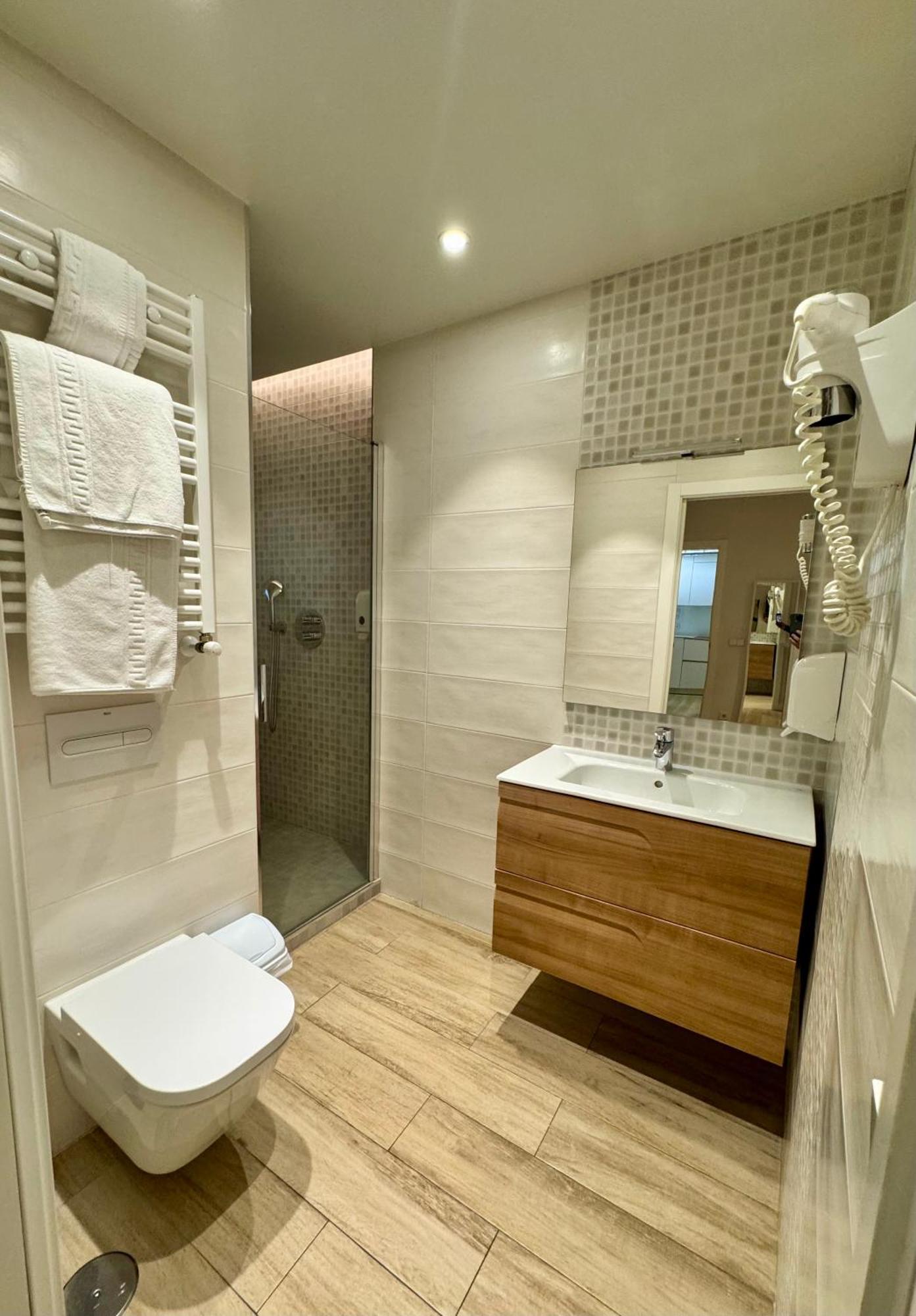 Apartamentos Apolo マドリード エクステリア 写真