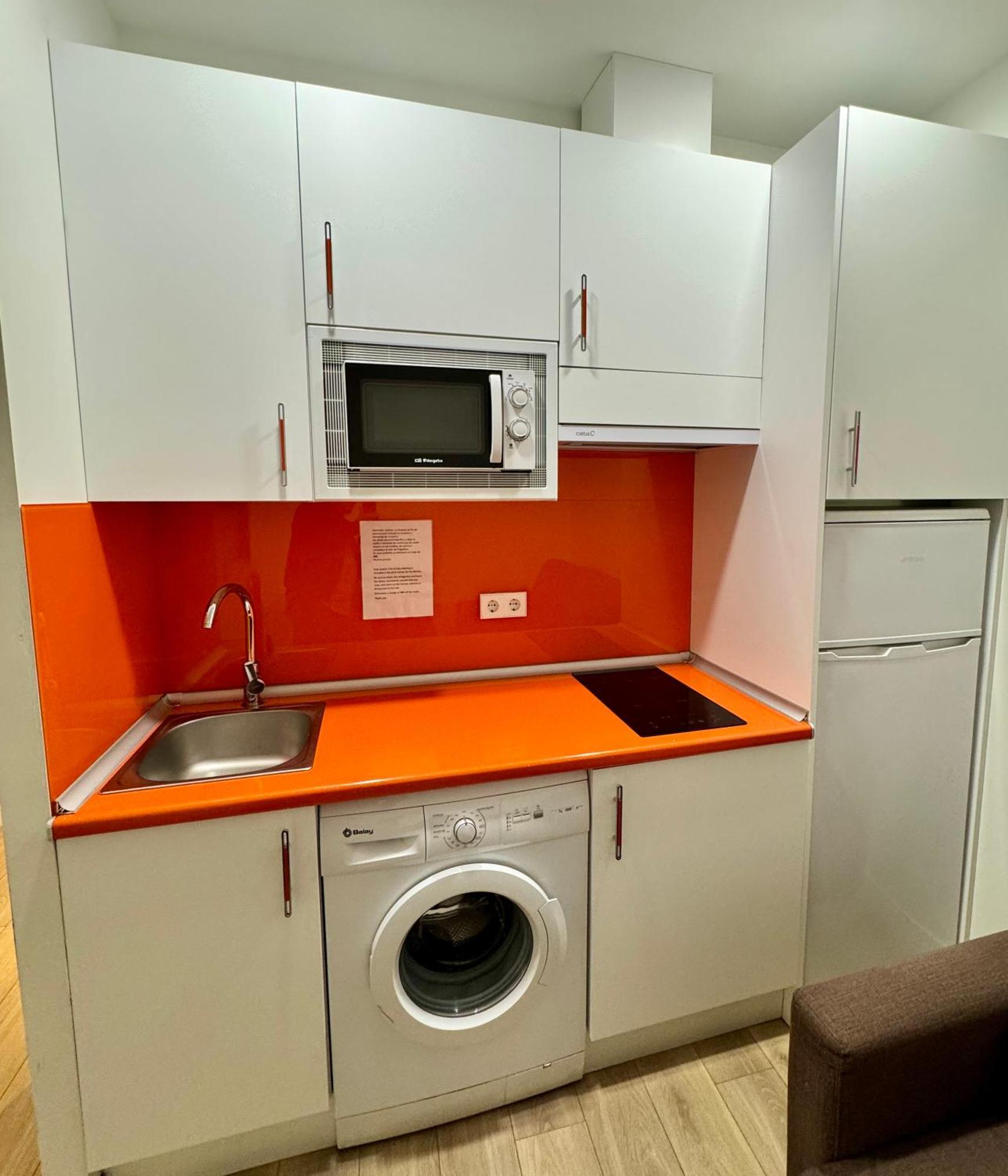 Apartamentos Apolo マドリード エクステリア 写真