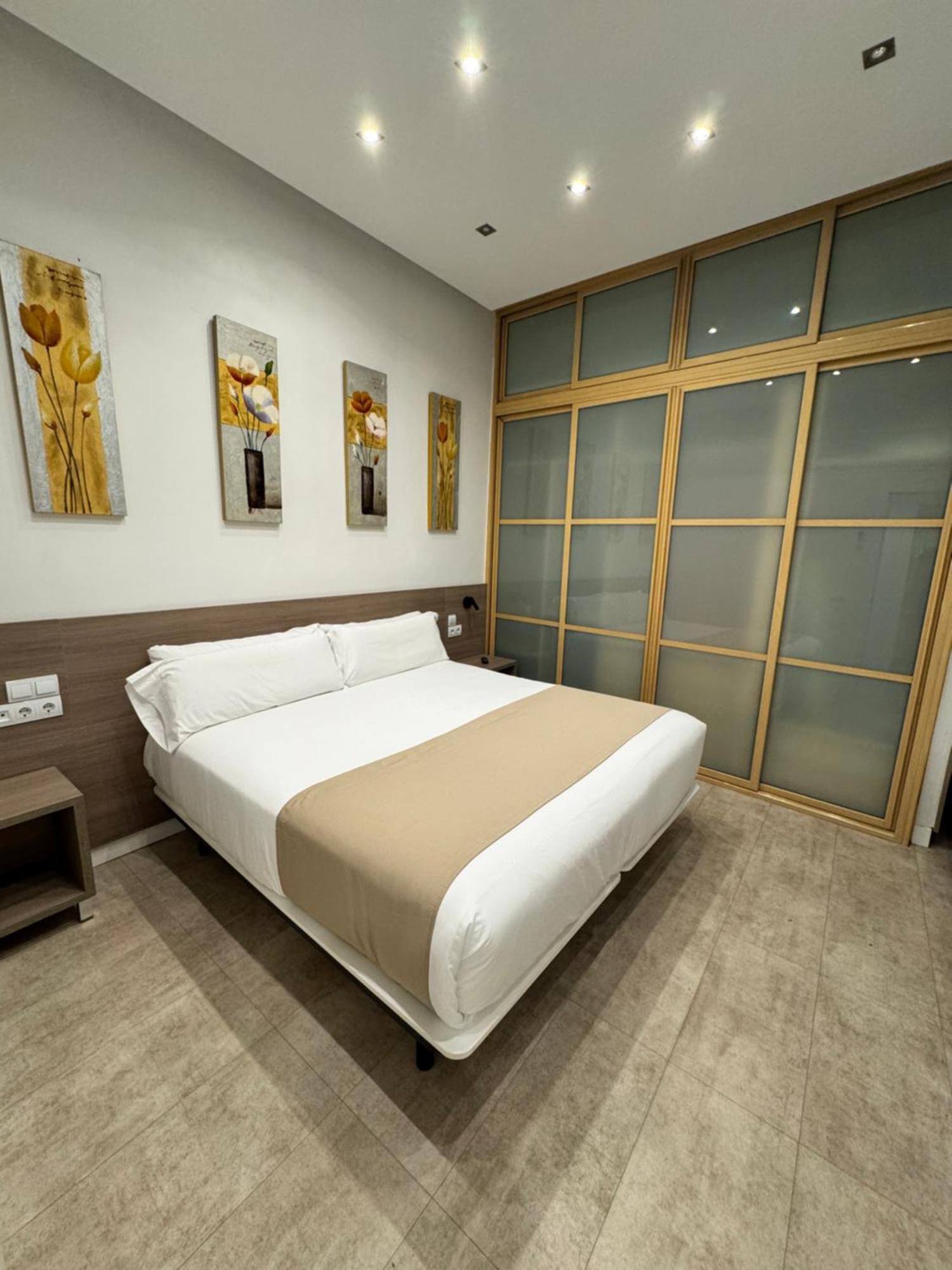 Apartamentos Apolo マドリード エクステリア 写真