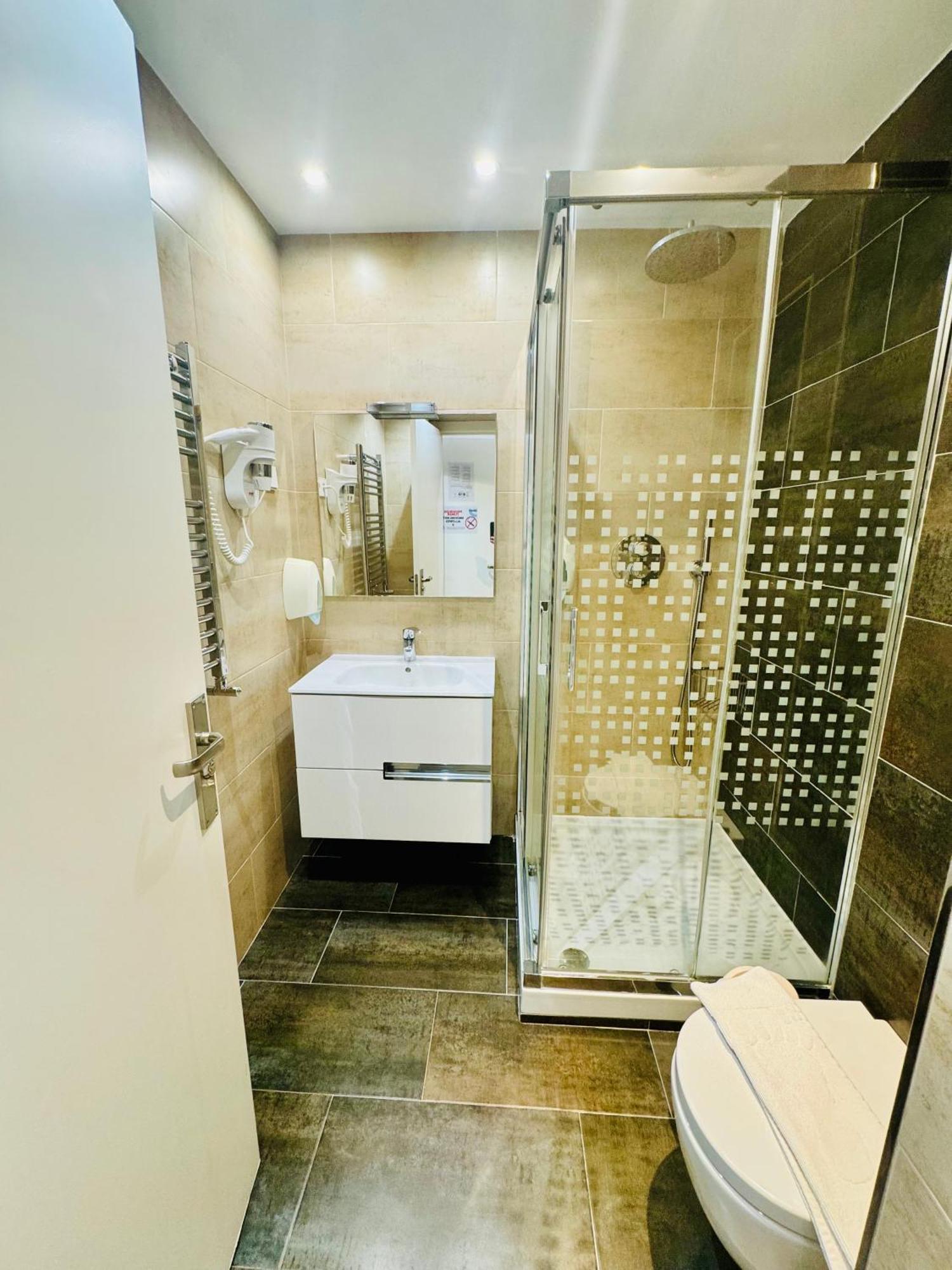 Apartamentos Apolo マドリード エクステリア 写真