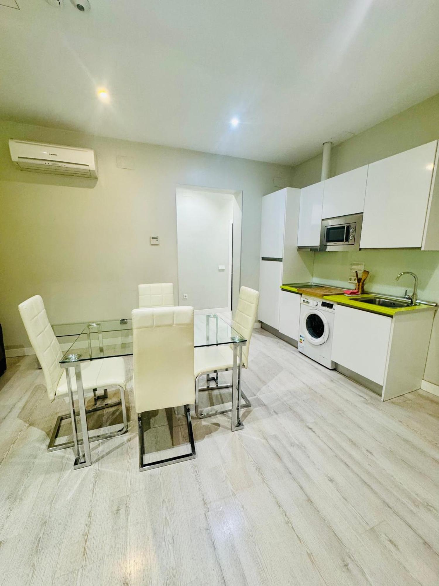 Apartamentos Apolo マドリード エクステリア 写真