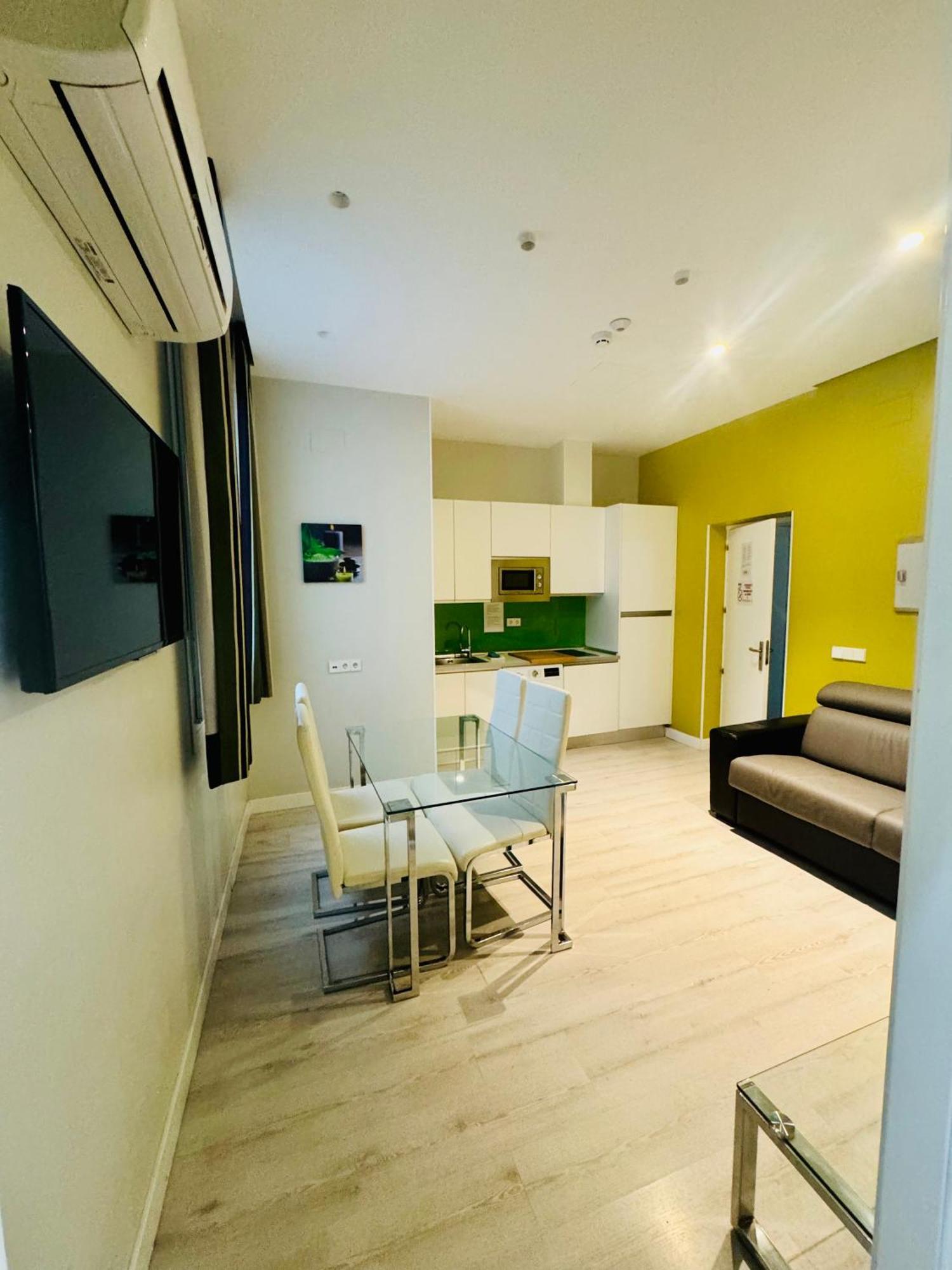 Apartamentos Apolo マドリード エクステリア 写真
