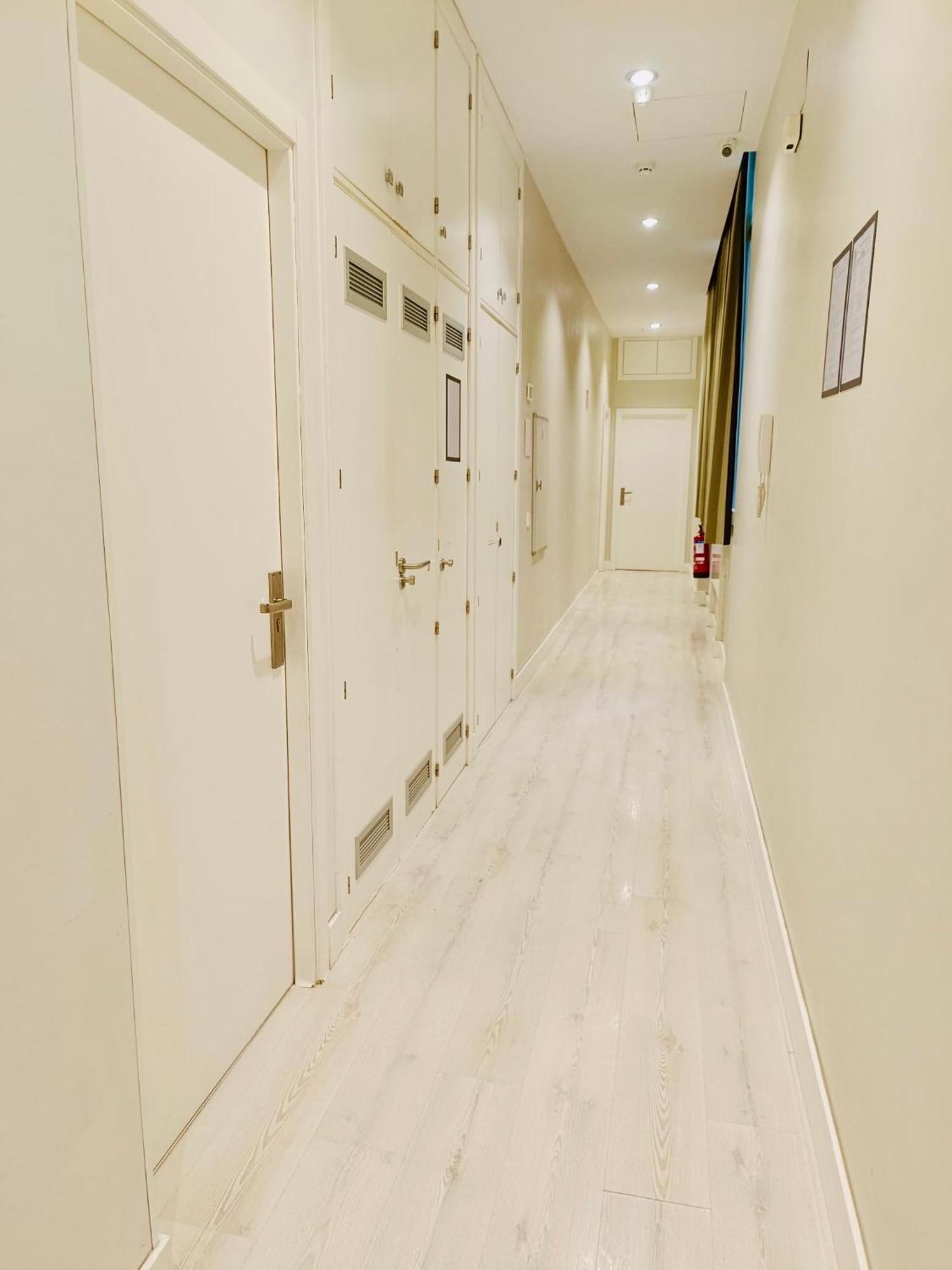 Apartamentos Apolo マドリード エクステリア 写真
