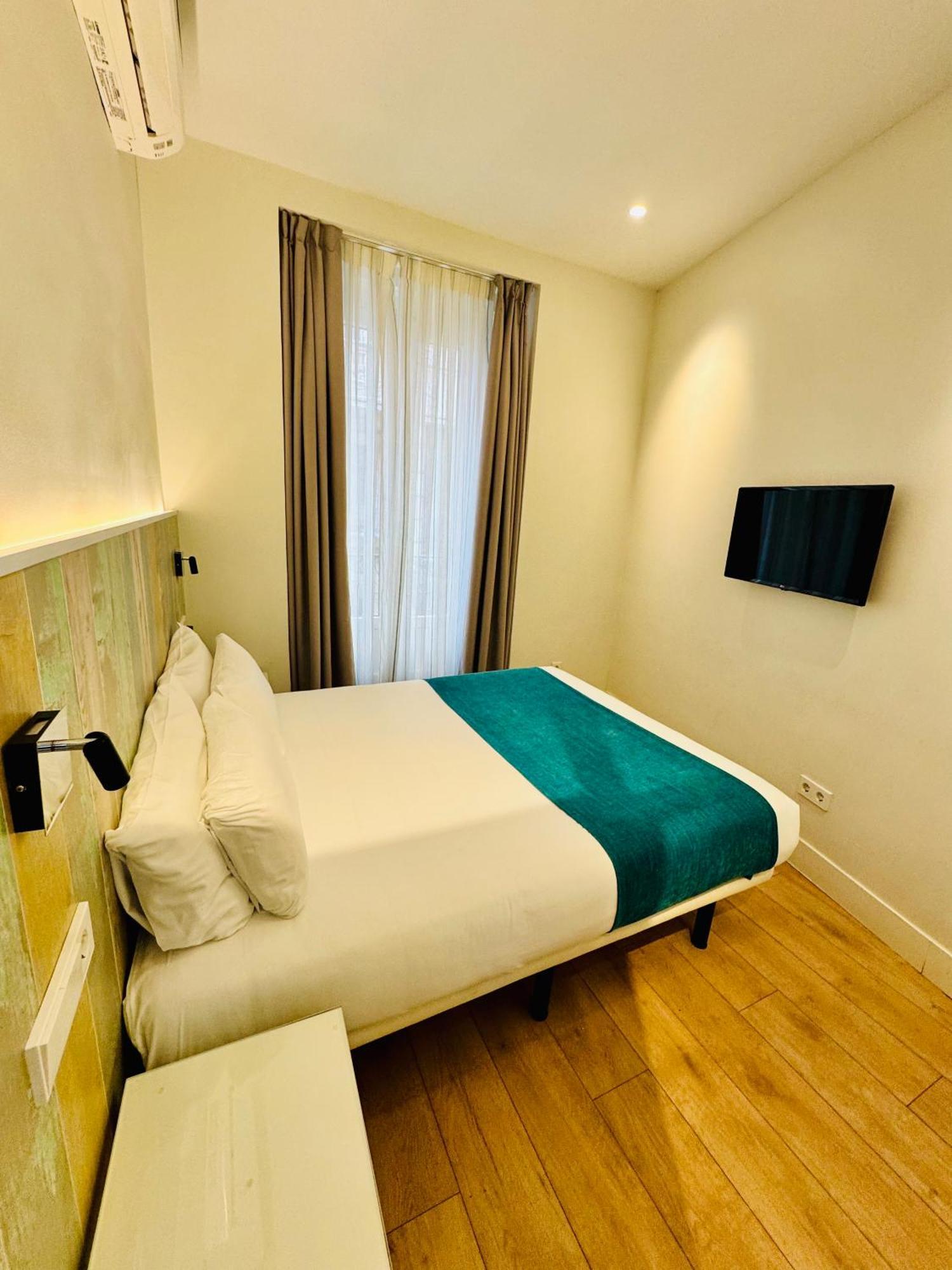 Apartamentos Apolo マドリード エクステリア 写真